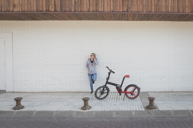 Fat Tire vs Regular Tire eBikes: A Detailed Comparison